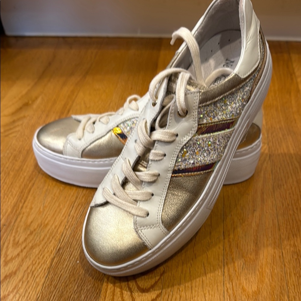 Stylish Nero Giardini Gold and White Women's Sneakers from Italy size 8